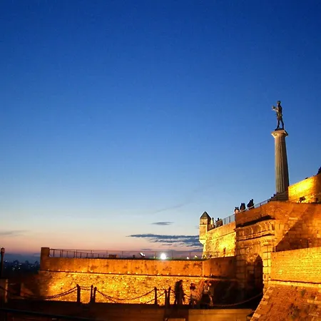 公寓 Cozy & Fully Equipped In The Heart Of Downtown And Next To Kalemegdan *